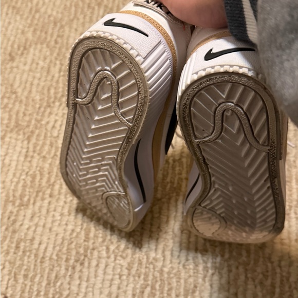 Nike White and Black Sneakers - Picture 6 of 7